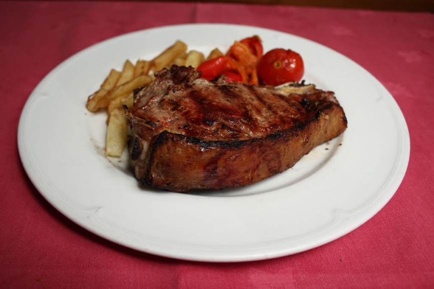 Carrillera de cerdo ibérico al oporto con piña tropical