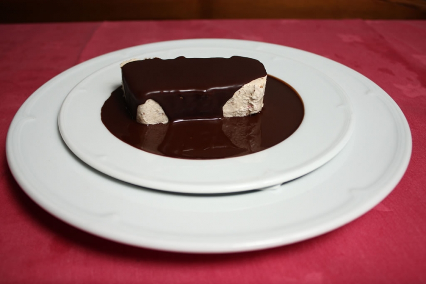 Parfait de higo con chocolate caliente