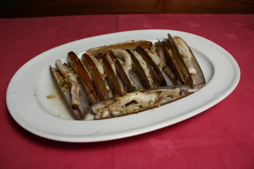 Navajas a la plancha con ajo (Ración)