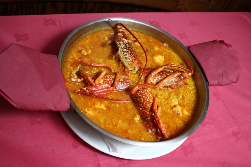 Arroz negro con rape, gambas y calamar